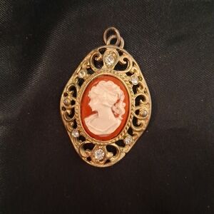 238. Vintage Gold-Tone Coral Cameo Pendant Necklace - Classic Cameo Jewelry 1.5"